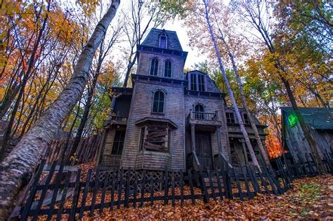 Best Haunted Houses to Visit for a Spooky Halloween Experience